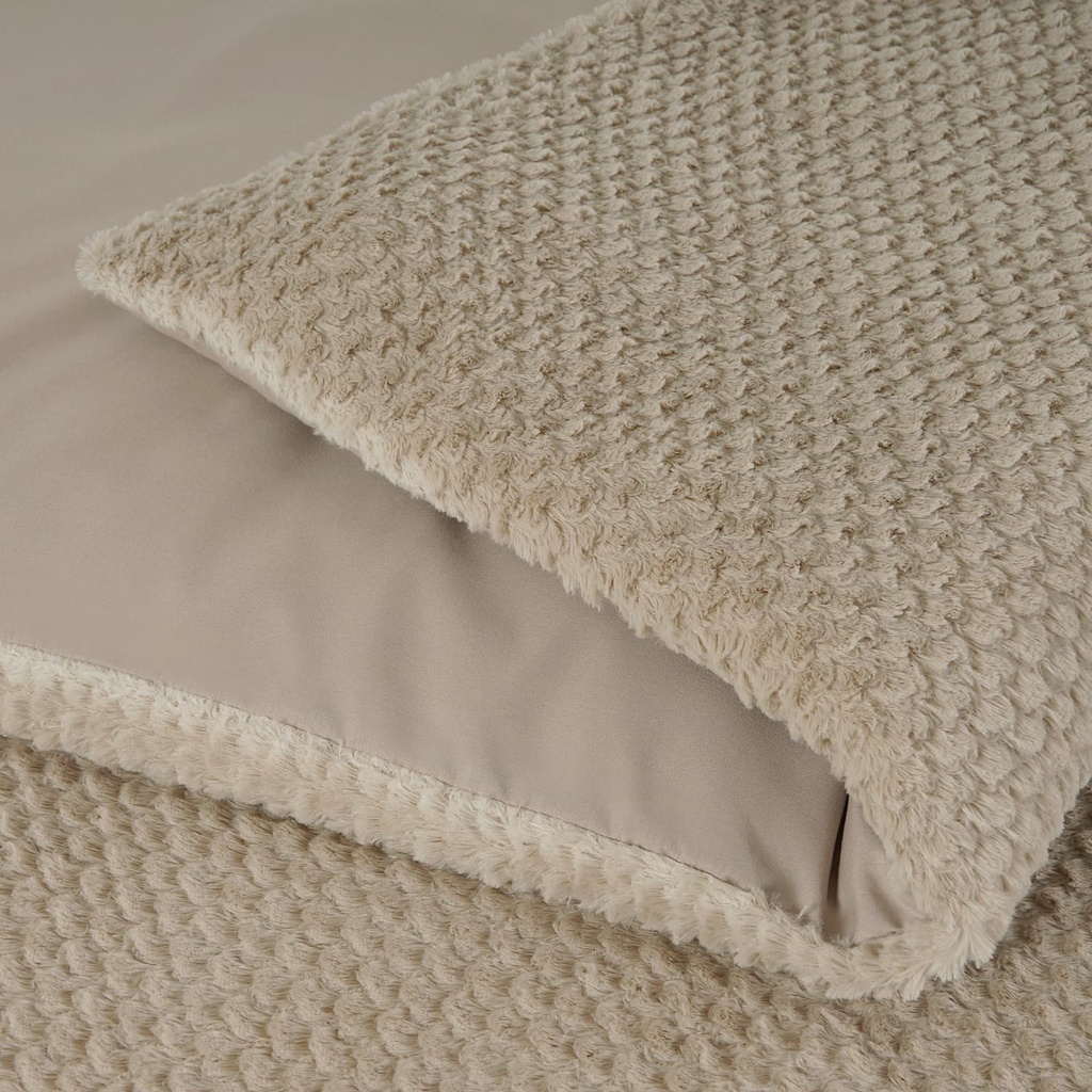 royal_fur_taupe_detail1