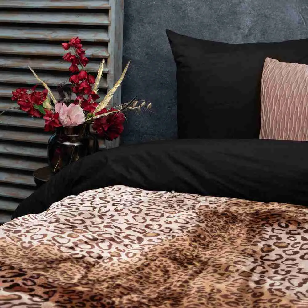 Sleeptime-Embossed-Panther-Taupe-Deken-2