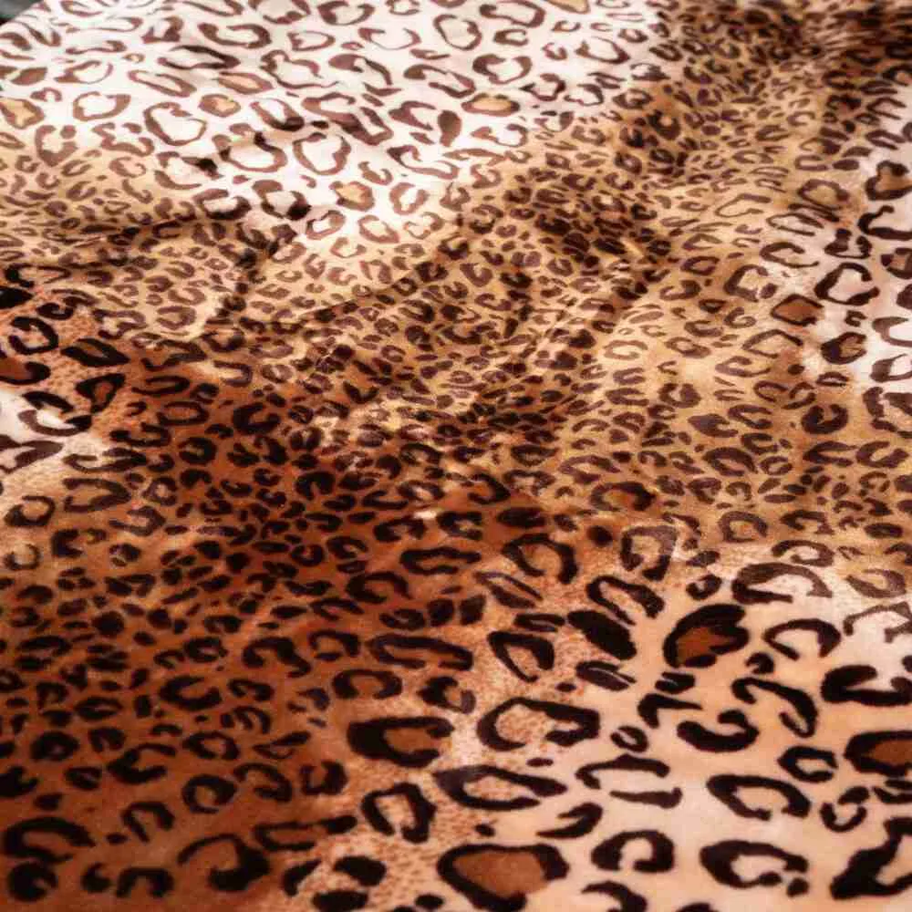 Sleeptime-Embossed-Panther-Taupe-Deken-4