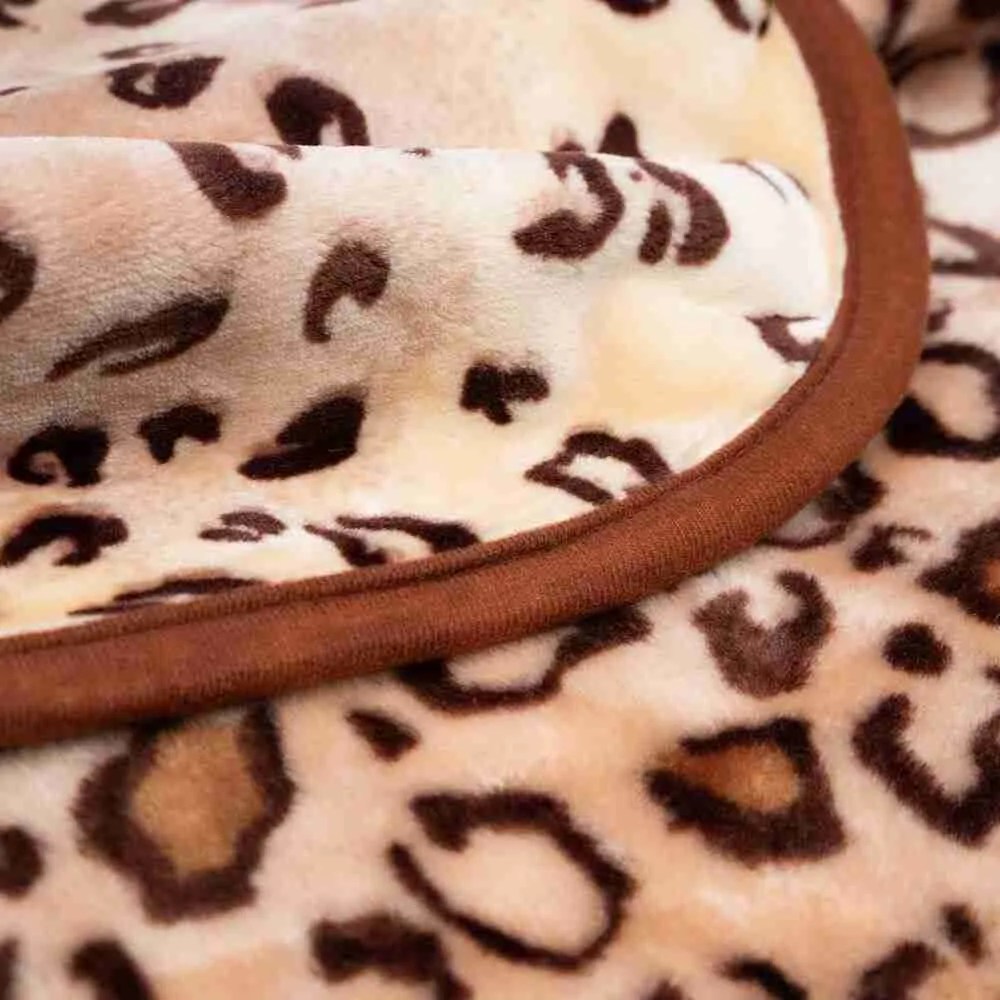 Sleeptime-Embossed-Panther-Taupe-Deken-6