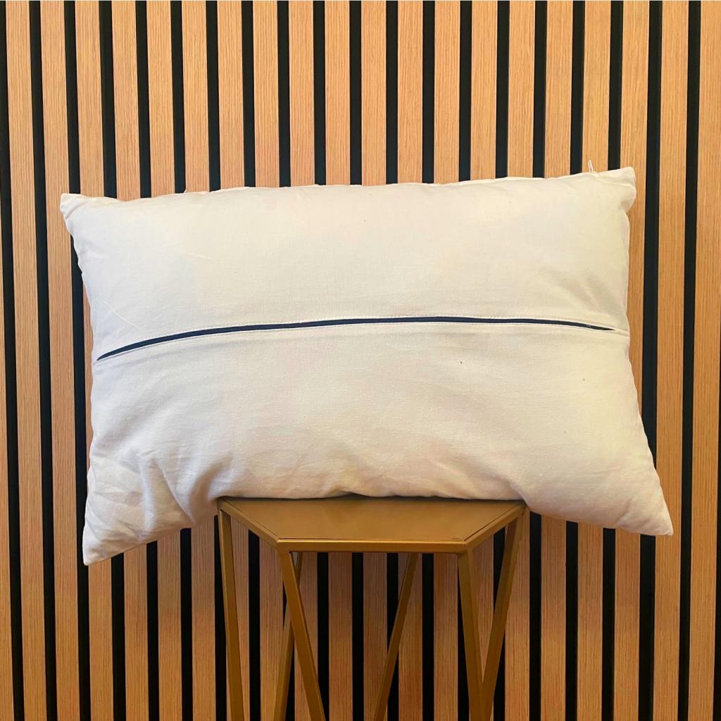 UKRASNI JASTUK WHITE WITH BLUE STRIPE