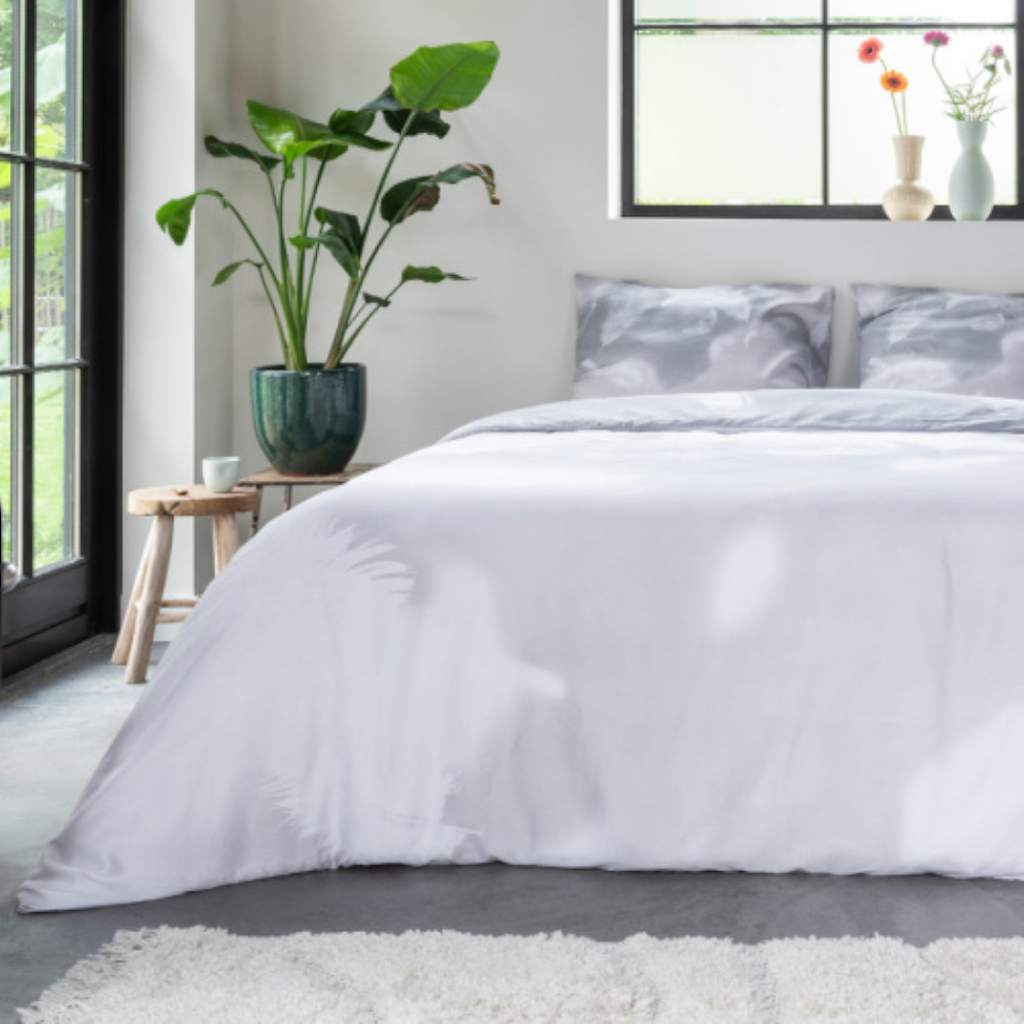 POSTELJINA SATEN INES WHITE 