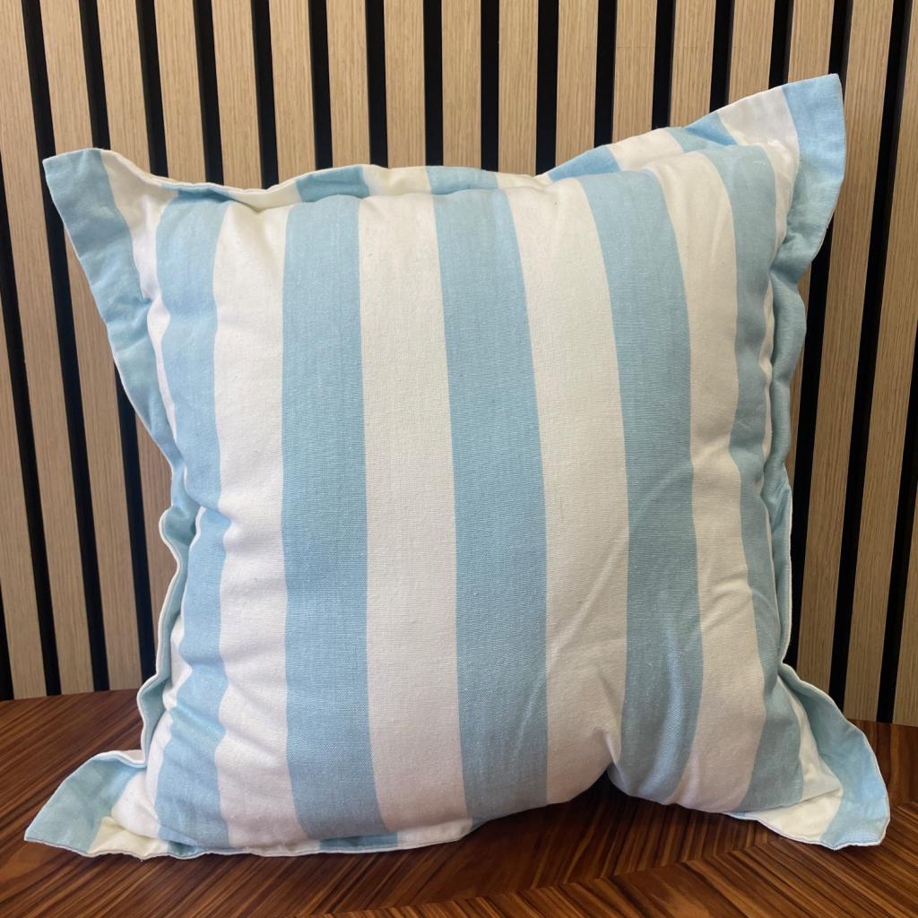 UKRASNI JASTUK WHITE-LIGHT BLUE