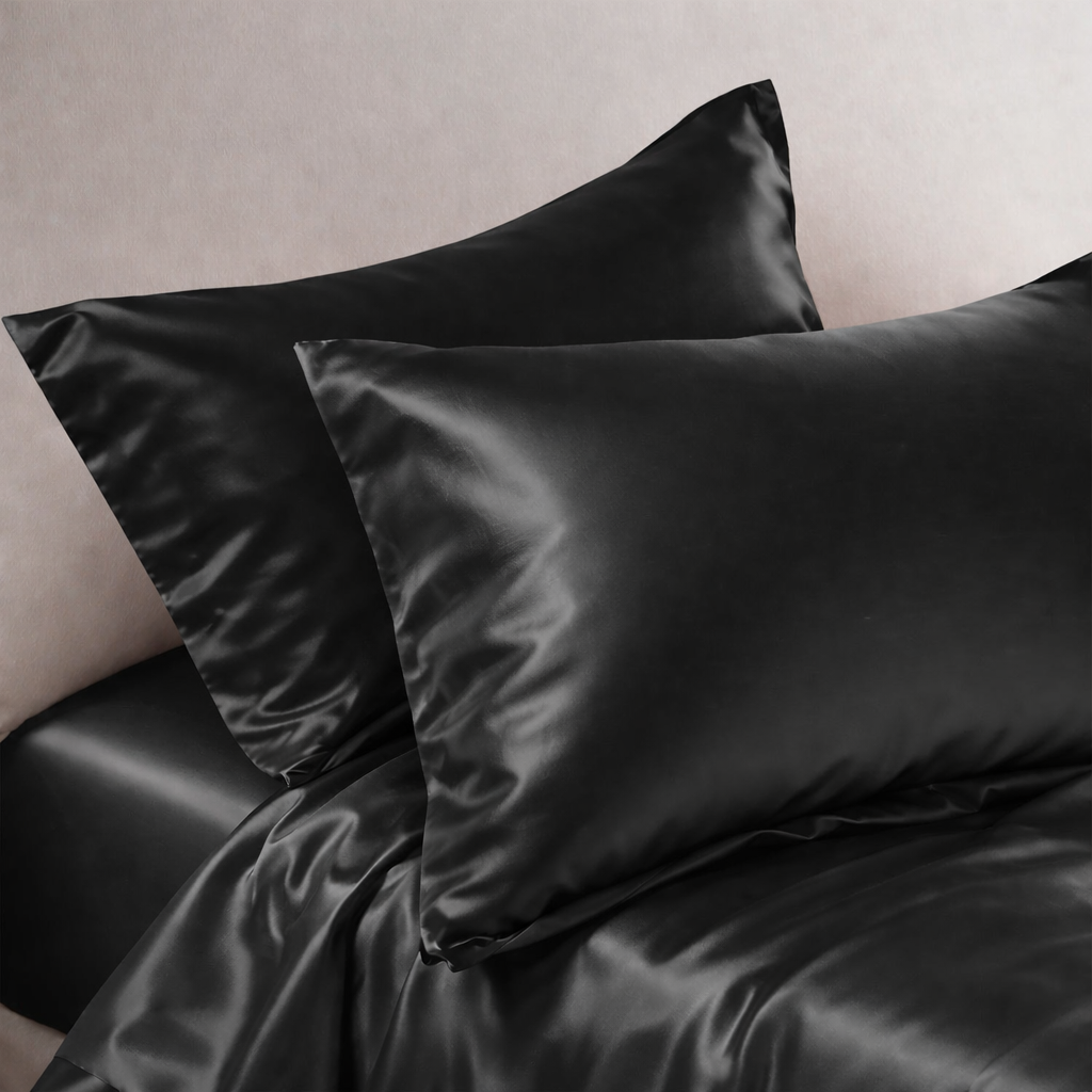 SET OD 2 JASTUČNICE GLOSSY BLACK